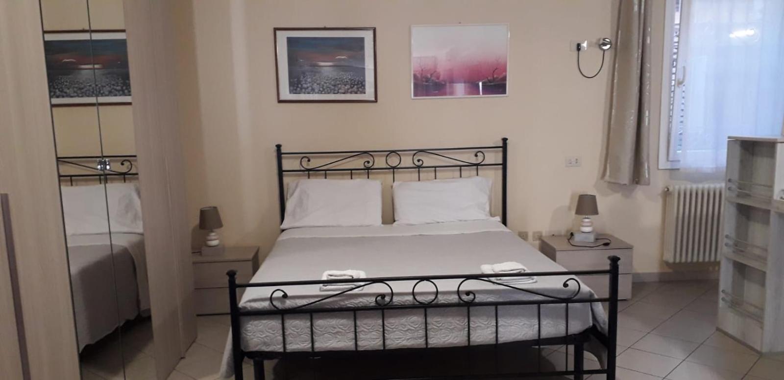 Casa Vacanze Iris, Appartamento Turistico رافيننا المظهر الخارجي الصورة